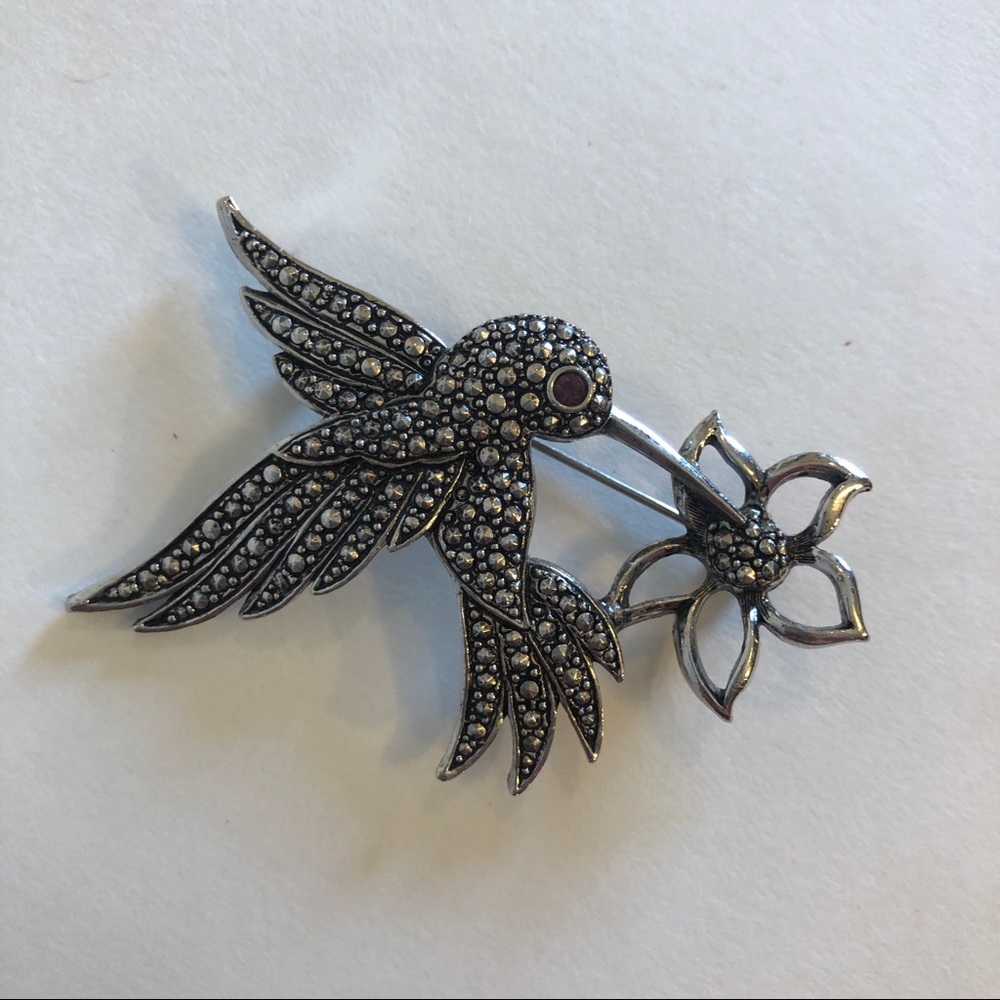 Vintage Avon hummingbird brooch